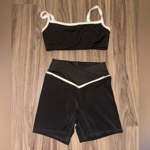 Vitality Daydream set in Midnight Contrast